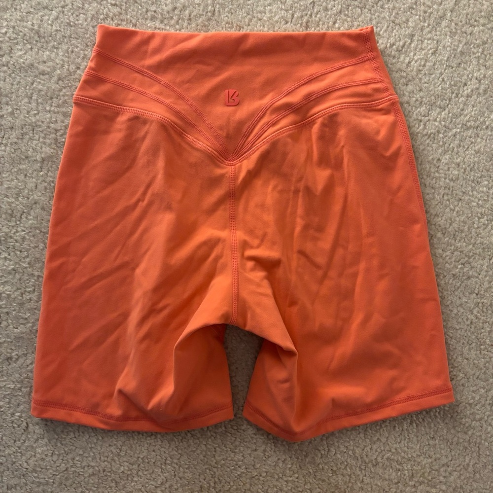 Buffbunny Legacy Short 6” - tequila sunrise (coral) - size small